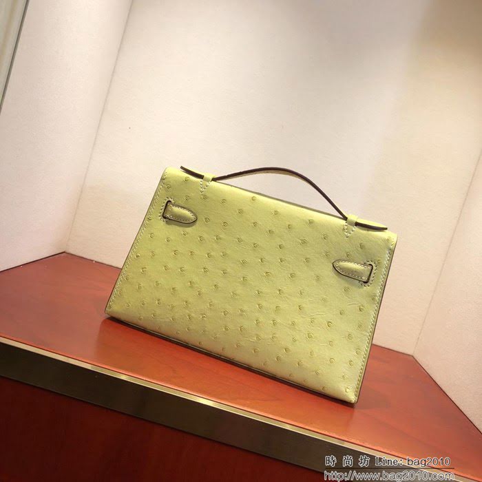 HERMES愛馬仕 凱莉包 Mini Kelly pochette金扣 鵝蛋黃 純手縫蠟線配上豬鼻子鏈 斜挎包  Ama1185